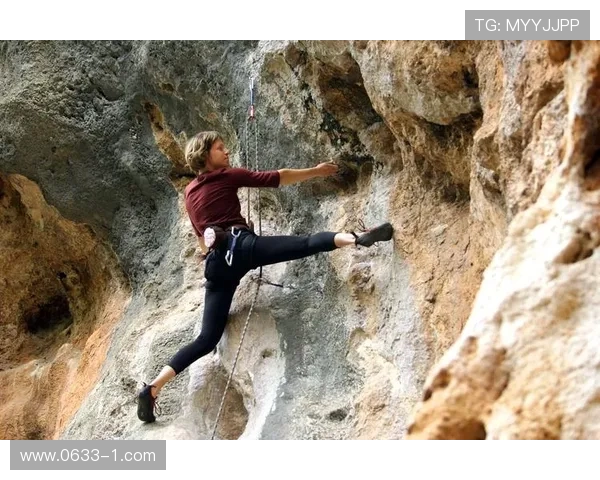 成都攀岩队在全国攀岩配合排行榜中荣获第三名的辉煌成就